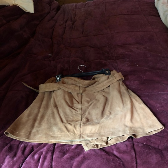 Excellent condition suede mini skirt - Picture 8 of 10
